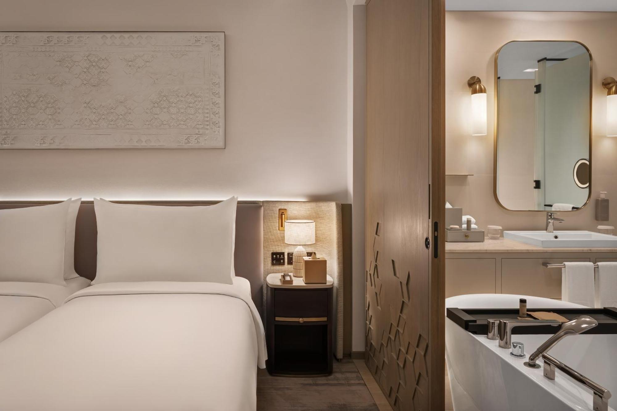 Palace Dubai Creek Harbour Eksteriør billede A guest room at The Standard London