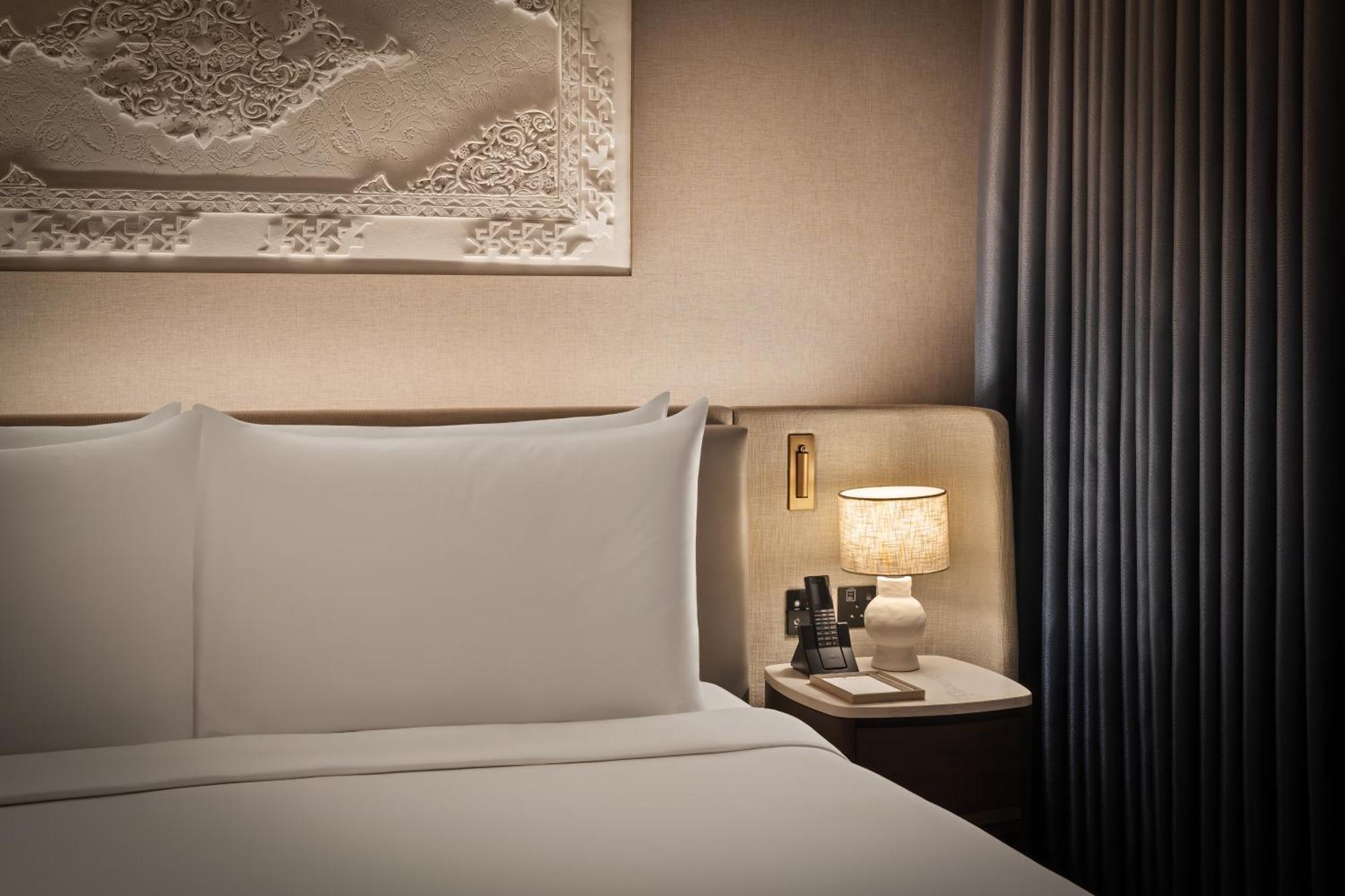 Palace Dubai Creek Harbour Eksteriør billede A guest room at the Four Seasons Hotel